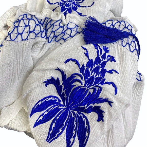 Embroidered Top - Picture 2 of 3